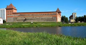 “Лідскае піва” зладзіць беларускую дыктоўку. Чым больш людзей напіша, тым больш грошай атрымае Лідскі замак