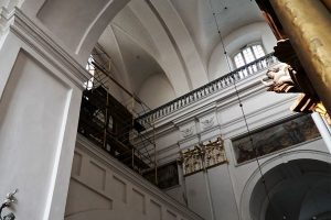 У Фарным касцёле рамантуюць арган - адзін з найбуйнейшых у Беларусі. Касцёл чамусьці робіць з гэтага таямніцу фарны касцёл арган