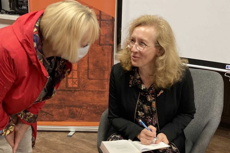 «Ні дня без Ажэшкі». Як перакладчыца Святлана Воцінава рэпатрыюе пані Элізу ў беларускую літаратурную класіку