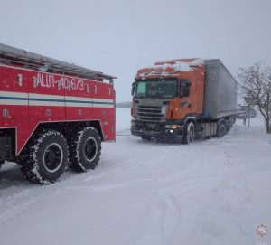 “Прэвентыўную ўборку” пачалі яшчэ з суботы на нядзелю. Што адбывалася ў Гродне ў першы дзень снегападу
