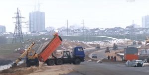 Без верхняга слоя асфальту, але з асвятленнем: дарогу ад Азёрскай шашы да Забалаці адкрыюць зусім хутка