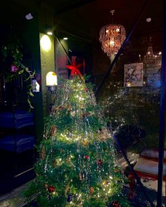 Телефонная будка в Triniti, кофейня в стиле Гарри Поттера и бокалы на Советской. Как Гродно приготовился к Новому году Телефонная будка в Triniti, кофейня в стиле Гарри Поттера и бокалы на Советской. Как Гродно приготовился к Новому году