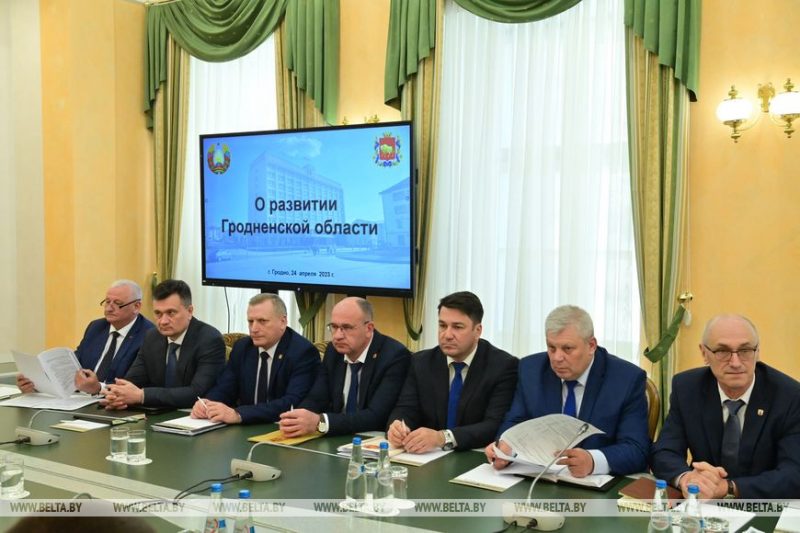 гродзенскія чыноўнікі і Мечыслаў Гой на нарадзе з Лукашэнкам у Гродне
