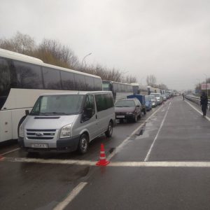 Чарга з аўтобусаў у ппамежным пункце Брэст