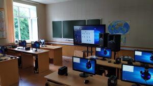 У Беларусі хочуць прымусіць адпрацоўваць студэнтаў-платнікаў: ужо рыхтуюць змены лінгафонны клас