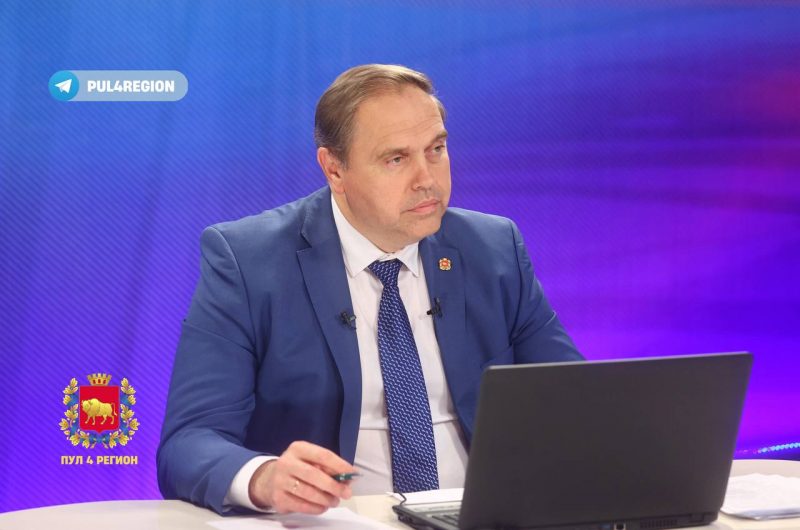 Владимир Караник во время прямого эфира на ТВ Гродно