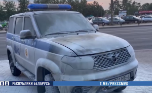 «Што яны робяць, каты». Шок-відэа з бойні Лідскага райпо абгарэлы патрульны аўтамабіль
