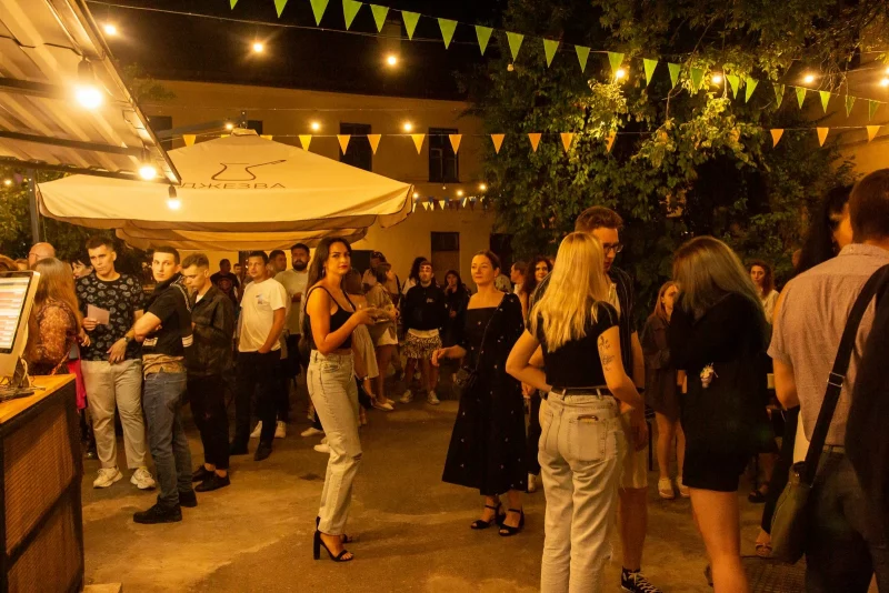 тусовачныя дворыкі Гродна