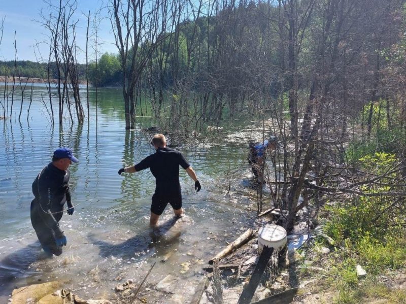 смецце на вадаёме Зялёнка