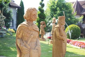 Тэст: пазнай гістарычную постаць па яе скульптуры з Каробчыц Скульптуры з пленэра ў "Каробчыцах"