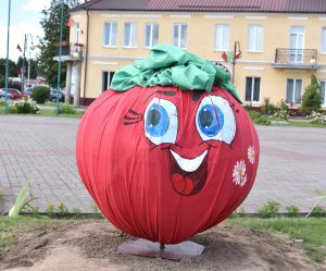 У Іўі на дзень горада кідаліся памідорамі і з’елі васьміметровы “бутэрброд” Іўеўскі памідор