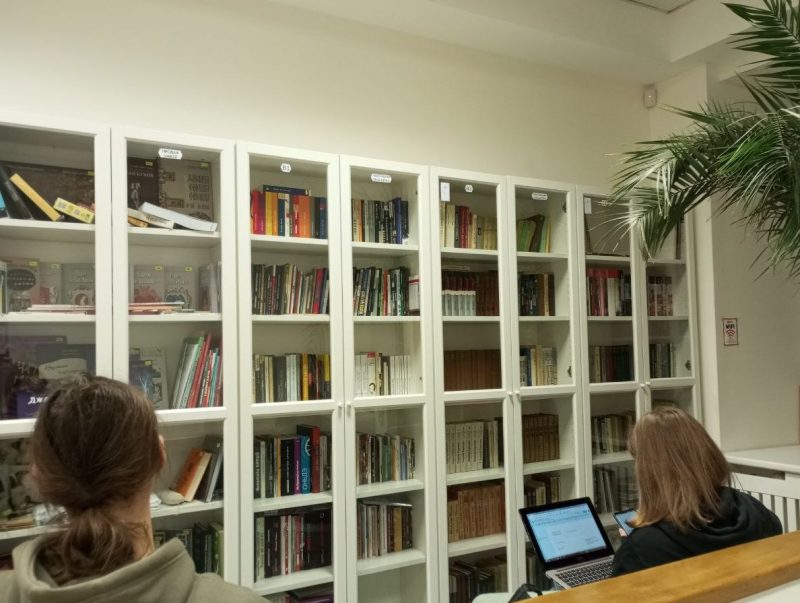 Когда самим решать, на что пойдут налоги: белорусы создают себе библиотеку в Вильнюсе