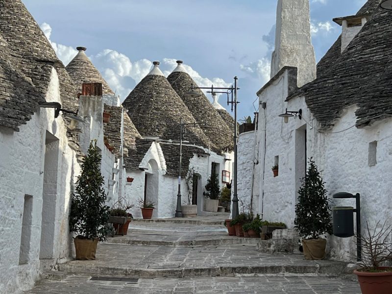 Alberobello - город маленьких белых домиков, которых больше нет нигде в Италии и в мире