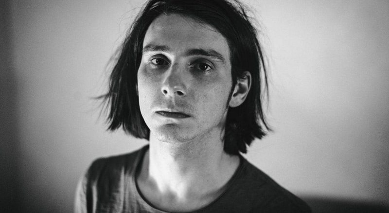 “Х🤬ем по губам”. Гродзенскі музыка выпусціў альбом пра ўнутранага школьніка Яўген Кучмейна