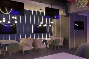 У цэнтры Гродна адкрыўся яшчэ адзін караоке-бар: там можна і заспяваць, і пад’есці Караоке-бар "Эхо"