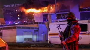 Беларусам пагражаюць штрафамі за пратэрмінаваны пашпарт Тэракт у "Крокус-Сіці-Холе".