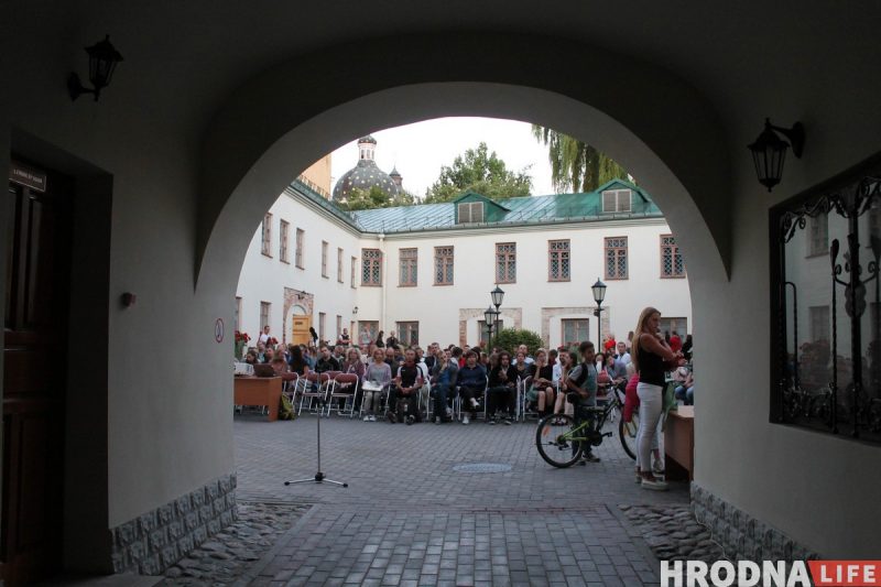 У Гродне адрамантуюць дворык музея гісторыі рэлігіі: сцены патрэскаліся, у залы трапляе вада Фестываль у дворыку музея гісторыі рэлігіі.