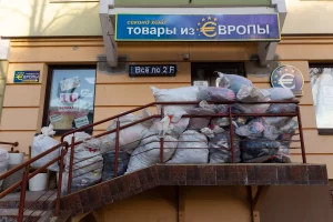 У Гродне адкрыўся парфюм-бар "Люстра". Бэстсэлеры прадаюць па 50 рублёў за 2 грама Крама "Тавары з Еўропы" з адзеннем сэканд-хэнд. Фота: iStock