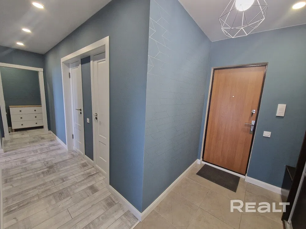 Прыхожая ў двушцы на Ліможа