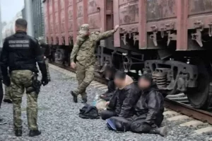 Цягнік з мігрантамі затрымалі ў Кузніцы: яны хацелі патрапіць у Польшчу ў грузавым вагоне Нелегальныя мігранты