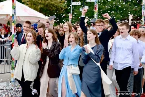 Як прайшоў першы гарадскі выпускны ў Гродне: фота Гарадскі выпускны ў Гродне - 2024