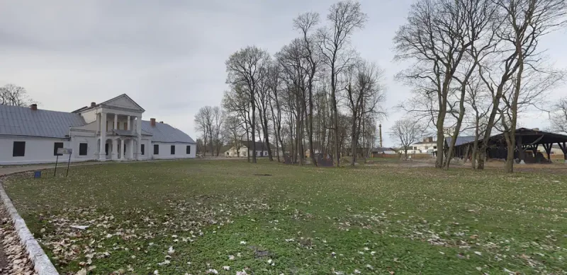“Крепкая хозяйственная рука дотянулась до дела”. Как сейчас выглядит усадьба Подороск, которую забрали у владельца и передали отделу культуры?