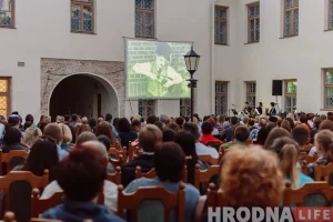 У цэнтры Гродна пакажуць кіно пад адкрытым небам Фестываль нямога кіно і жывой музыкі "Кинемо" у Гродна. Фота з архіву Hrodna.life
