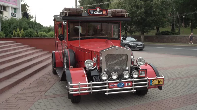 Польскія турысты на машыне з «Прыгод Фунціка» праехаліся па Гродзеншчыне: хваляць адкрытыя ў нядзелю крамы і добрыя дарогі Mercedes машына фунціка рэтра аўто з Польшчы Ежы Крыніцкі