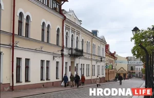 Былую адміністрацыю Ленінскага раёна зноў выставілі на аўкцыён: будынкі патаннелі ў два разы Будынак былой адміністрацыі Ленінскага раёна Гродна на Савецкай, 14. Фота з архіву Hrodna.life