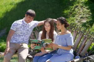 Найбольш слухачоў хадзіла на Вольскага, найменш – у маразы: курсы “Мова Нанова” ў Гродне адзначылі 4 гады Студэнты моўных школаў ГрДУ. Фота: facebook.com/rls.grsu.by