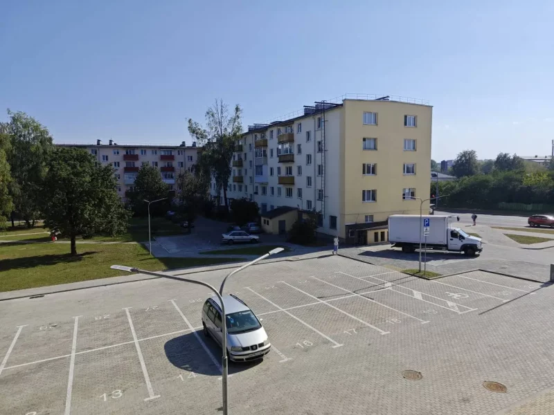 Платная паркоўка каля дому на вуліцы Савецкіх пагранічнікаў. Фота: S13.ru