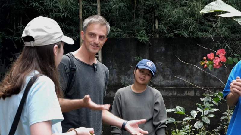 Віталь Фільмановіч на плантацыі кавы ў Інданэзіі. Фота: probusiness.io