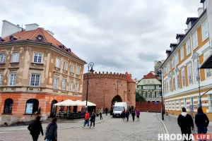 Школа Ажэшкі і дом, дзе хаваўся Вітаўт. Топ-7 камяніц Варшавы, якія варта пабачыць беларусам Гістарычны цэнтр Варшавы. Фота: Hrodna.life