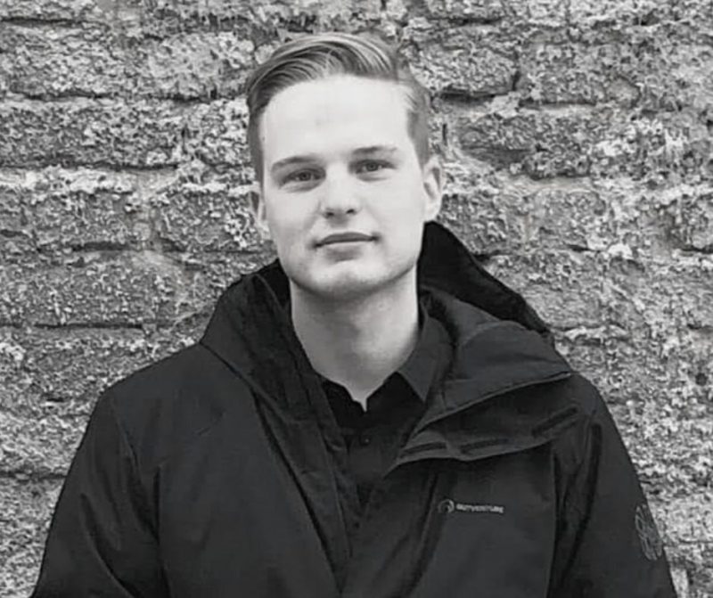 На магіле загінулага на вайне ва Украіне гродзенца ўсталявалі помнік Міхаіл Шавельскі. Крыніца: luteranie.pl