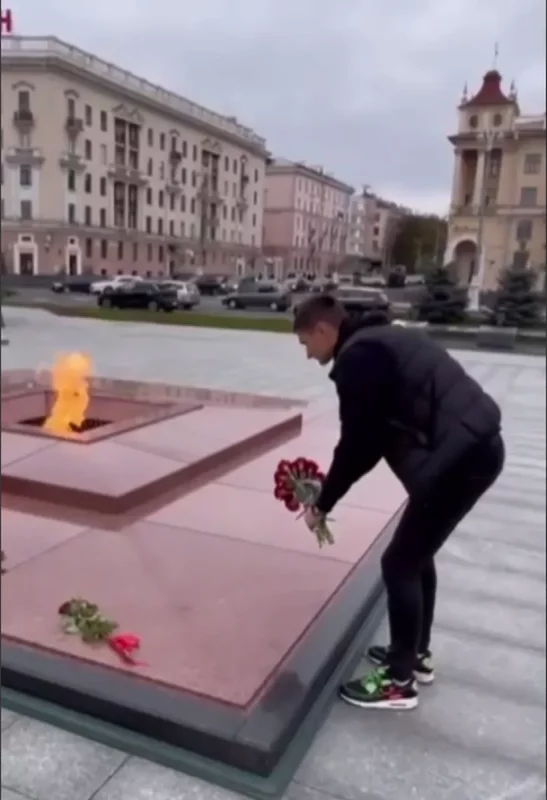 Футбаліст "Нёмана" пнуў банер у час матчу і цяпер не можа перастаць выбачацца Ягор Зубовіч прабачаецца за банер