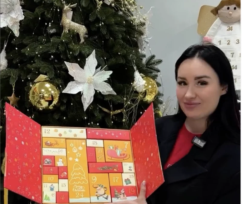 Гродзенская блогерка jennie.t выпусціла адвэнт-каляндар. Пакупнікі расчараваліся - ім трапіліся кіслыя цукеркі і напой Yupi Блогер Евгения Тарасенко показывает свой Адвент-календарь