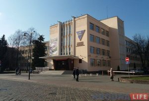 У ГрДУ будуць кантраляваць студэнтаў з дапамогай сістэмы распазнання твараў Галоўны корпус ГрДУ. Фота з архіву Hrodna.life