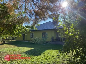 Нерухомасць тыдня: у Паўднёвым прадаецца дом з «Раніцай у сасновым лесе» на ўсю сцяну і каралеўскай кухняй Дом у Паўднёвым.