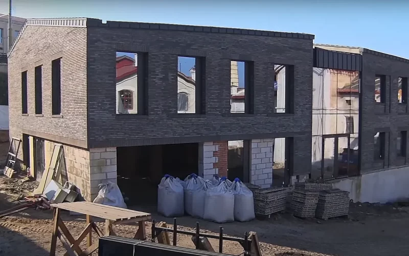 Для былога Гродзенскага піўзавода шукаюць новую назву - гараджан просяць падзяліцца ідэямі Работы на гродзенскім піўзаводзе. Скрыншот відэа "Гродна Плюс"