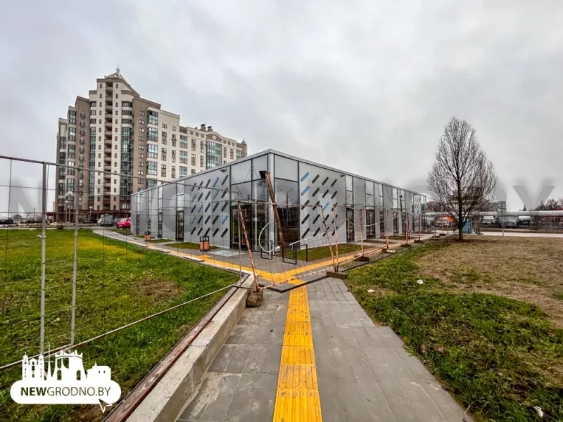 Кафэ каля міні-рынка "Дзевятоўка". Фота: newgrodno.by