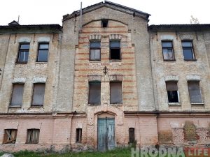 Як там будаўніцтва на месцы знесеных гістарычных казармаў на Шчорса? Адзін з дамоў ужо можна ацаніць Адселеная казарма на Шчорса, 2 у 2018 г.