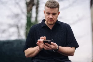 У кватэру да блогера Vadimati з ператрусам прыйшлі сілавікі Блогер Вадзім Ермашук (Vadimati). Фота: Сяргей Людкевіч