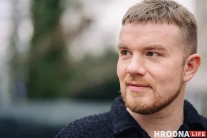 "Бачыш, што мне зрабілі мянты? Яны ж мне дапамаглі". Блогер Vadimati - пра 10-гадовыя адносіны, дзяцей, завочныя крыміналкі і страх смерці Блогер Вадзім Ермашук (Vadimati). Фота: Сяргей Людкевіч