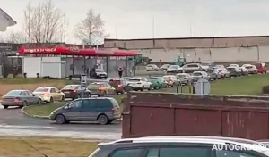 Чарга на аўтамыйню