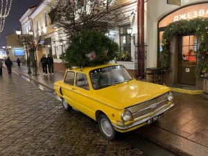 Жоўты "Запарожац" на Савецкай. Фота: av.by