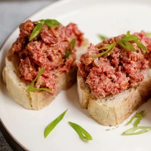 Гродзенскі мясакамбінат выпусціў навінку - атрымаўся беларускі аналаг нямецкай стравы