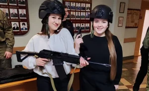 Папрацавалі і звольніліся — суд спагнаў з пяці выпускнікоў з Гродзенскага раёна выдаткі на навучанне Навучэнцы сярэдняй школы №3 у РУУС Кастрычніцкага раёна. Фота: СШ №3