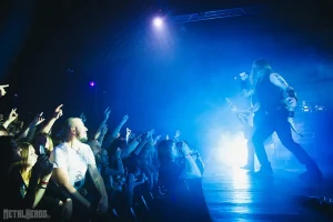 "Сітуацыя перазагрузкі". Беларускія музыкі ў эміграцыі сыходзяць на мясцовы рынак — чаму гэта добры знак для нацыі Першы ў Беларусі канцэрт шведскага гурта Amon Amarth. 2017 год. Крыніца: metalheads.by