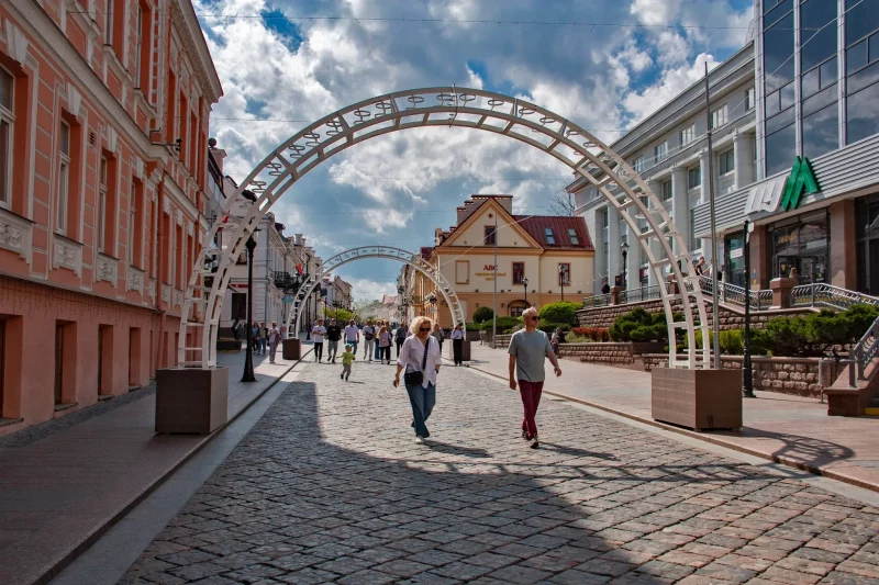 Кветкавыя аркі на Савецкай. Фота: Аляксандр Архіпаў у Facebook