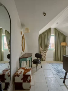 «Інтэр'еры з Pinterest» і «цэны як у Венецыі». У Гродне адкрылі буцік-гатэль The Cult на месцы знесенага гістарычнага будынка Интерьеры отеля Cult в Гродно